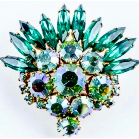 Vintage Broach Emerald Green Swarovski Elements Marquise and Round Brilliant - Picture 1 of 1